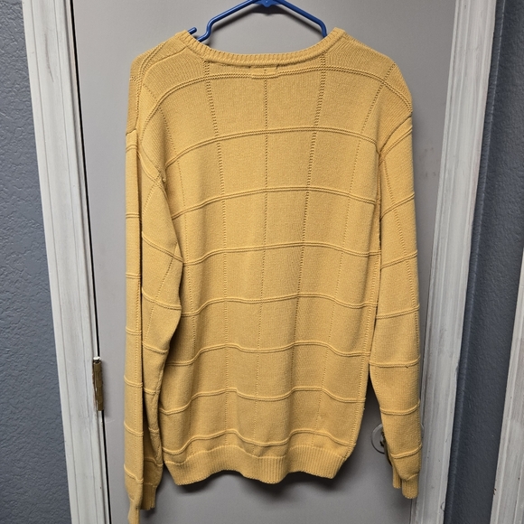 Large Izod Yellow Sweater - Picture 2 of 5